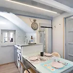 Domus Santa Brigida Apartment